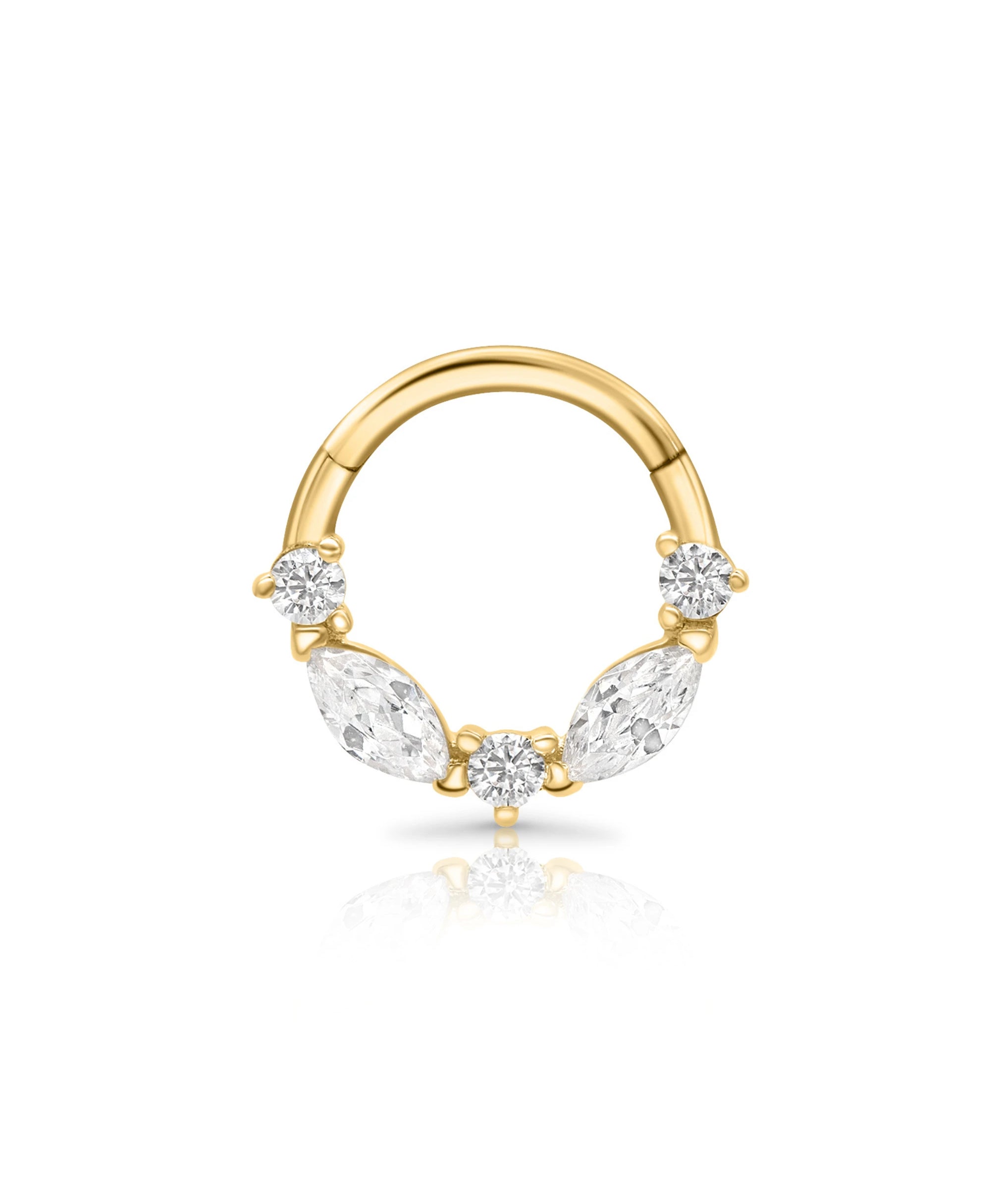Produktfoto des Elysia Daith Ringes in Gold mit einem weißen Hintergrund