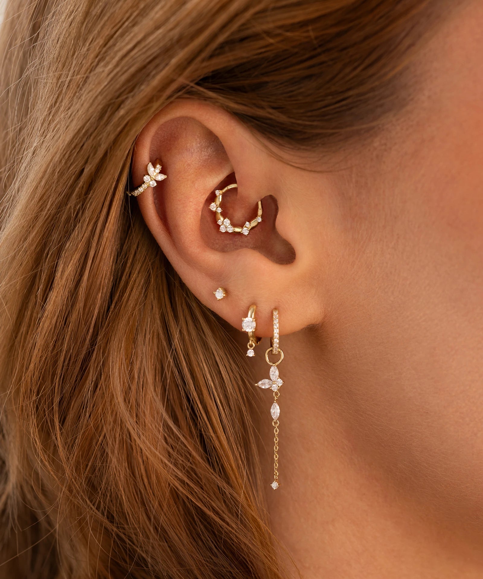Fleur Daith Gelbgold am Ohr