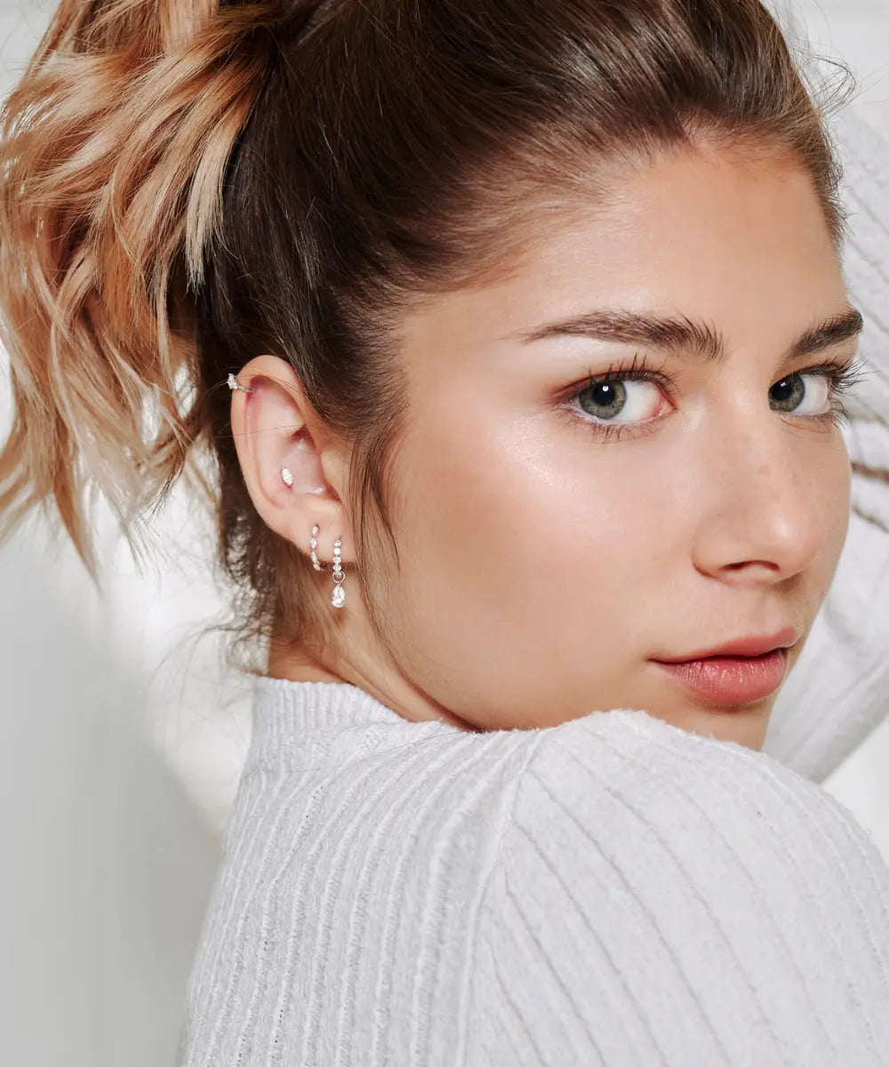 Helix Piercing Weißgold am Ohr